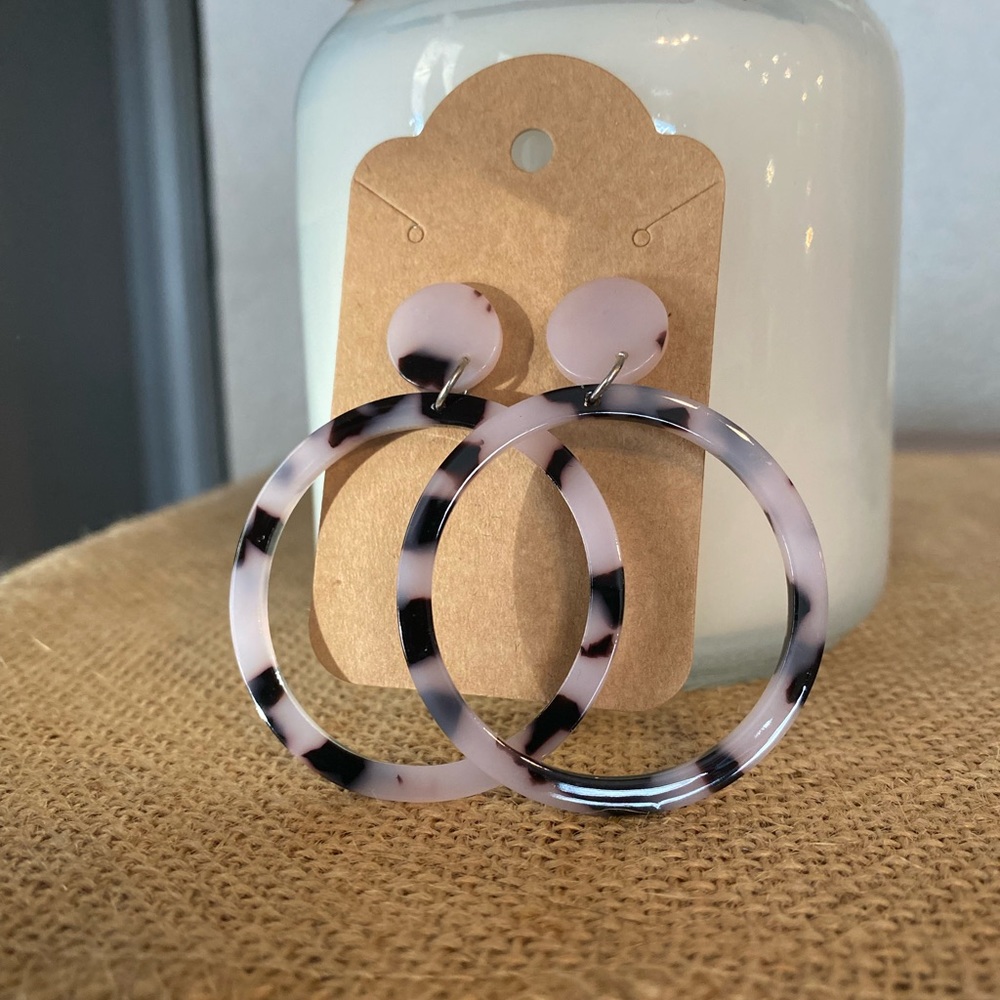 Stylish Pink Tortoiseshell Hoop Earrings - Women Jewelry Earrings